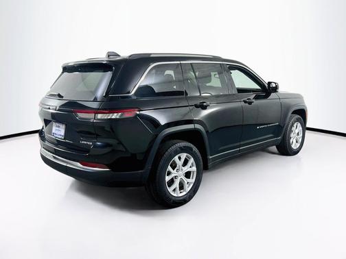 Diamond Black Crystal Pearlcoat 2023 Jeep Grand Cherokee Limited
