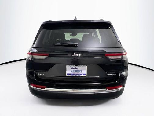 Diamond Black Crystal Pearlcoat 2023 Jeep Grand Cherokee Laredo