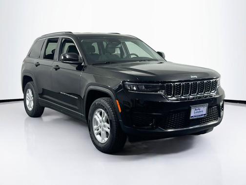 Diamond Black Crystal Pearlcoat 2023 Jeep Grand Cherokee Laredo