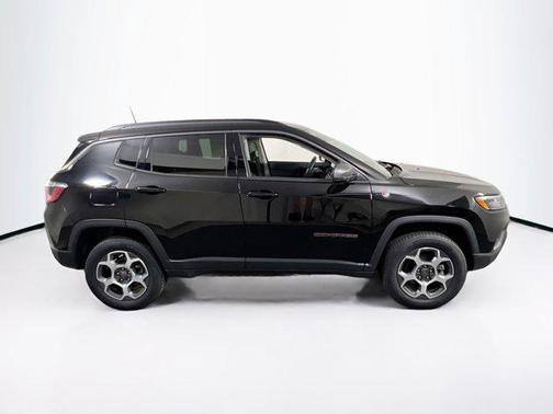 Diamond Black Crystal Pearlcoat 2022 Jeep Compass Trailhawk