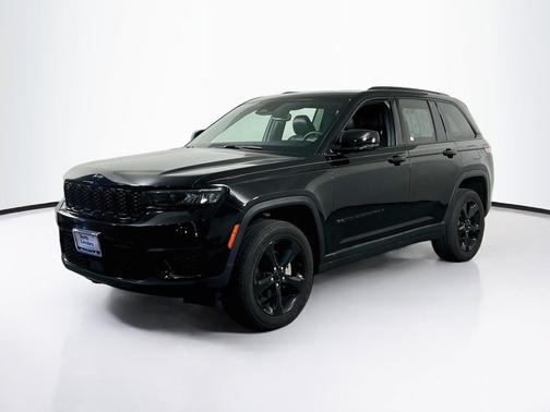 Diamond Black Crystal Pearlcoat 2023 Jeep Grand Cherokee Altitude