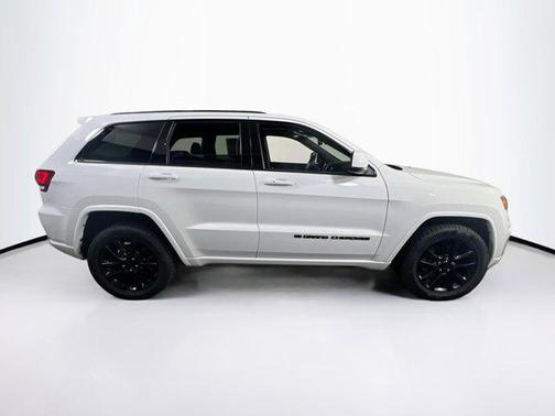 2022 Jeep Grand Cherokee Laredo