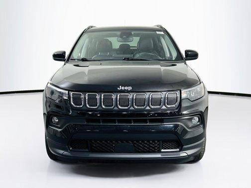 Diamond Black Crystal Pearlcoat 2022 Jeep Compass Latitude