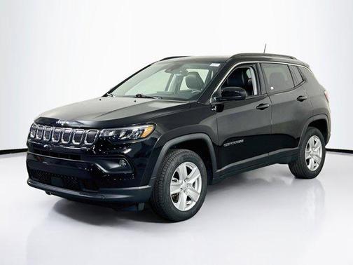 Diamond Black Crystal Pearlcoat 2022 Jeep Compass Latitude