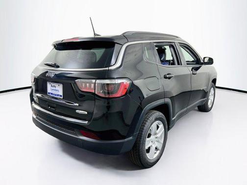 Diamond Black Crystal Pearlcoat 2022 Jeep Compass Latitude