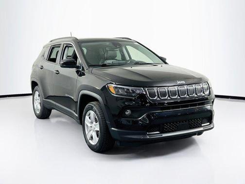 Diamond Black Crystal Pearlcoat 2022 Jeep Compass Latitude