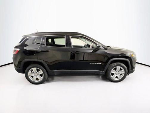 Diamond Black Crystal Pearlcoat 2022 Jeep Compass Latitude