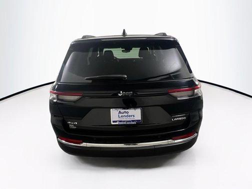 Diamond Black Crystal Pearlcoat 2023 Jeep Grand Cherokee Laredo