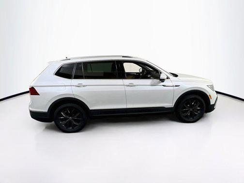 Opal White Pearl 2023 Volkswagen Tiguan 2.0T SE 4MOTION