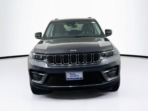 Baltic Gray Metallic Clearcoat 2023 Jeep Grand Cherokee Laredo