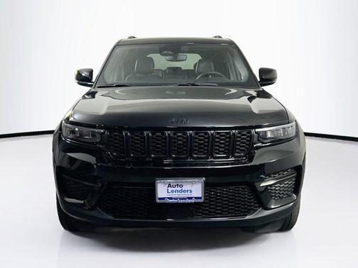 Diamond Black Crystal Pearlcoat 2023 Jeep Grand Cherokee Altitude