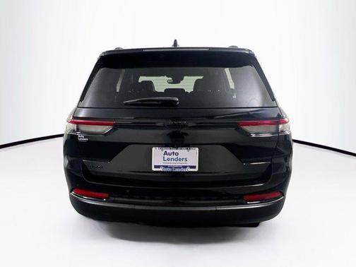 Diamond Black Crystal Pearlcoat 2023 Jeep Grand Cherokee Altitude