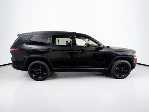 Diamond Black Crystal Pearlcoat 2023 Jeep Grand Cherokee L Limited