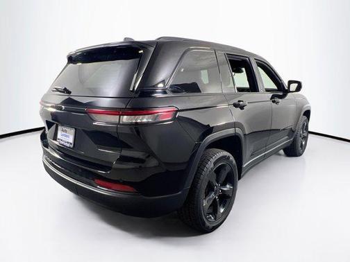 2022 Jeep Grand Cherokee Altitude