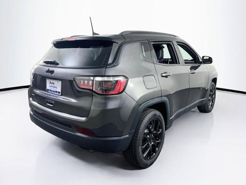 Granite Crystal Metallic Clearcoat 2022 Jeep Compass Latitude
