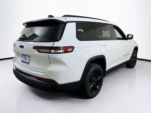 Bright White Clearcoat 2023 Jeep Grand Cherokee L Altitude