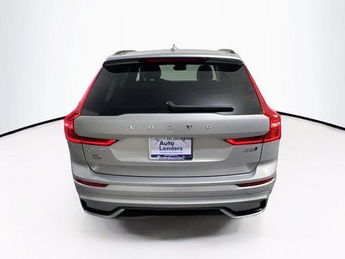 2023 Volvo XC60 Plus Dark Theme