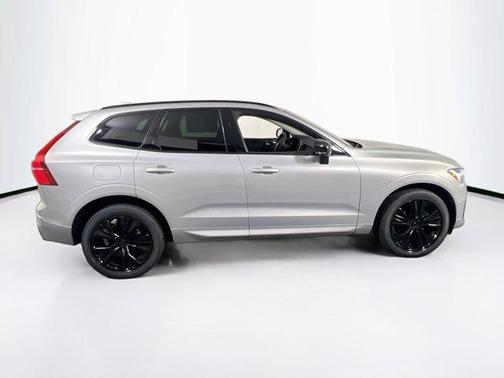 2023 Volvo XC60 Plus Dark Theme
