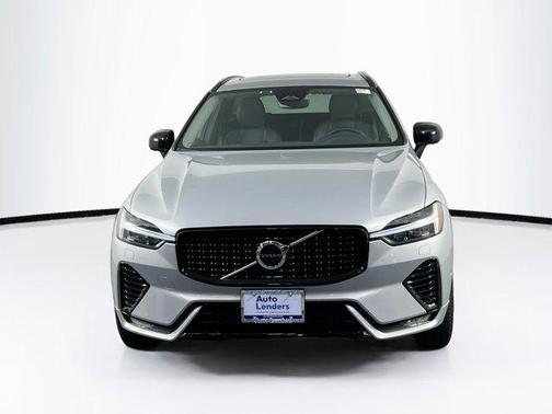 2023 Volvo XC60 Plus Dark Theme