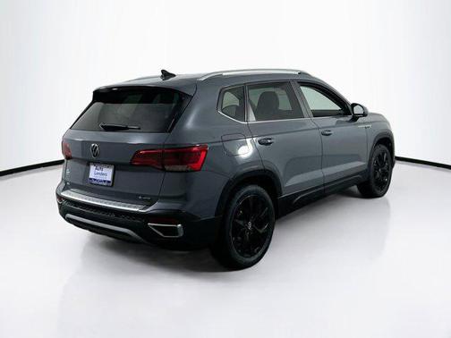 Pure Gray 2023 Volkswagen Taos 1.5T SE