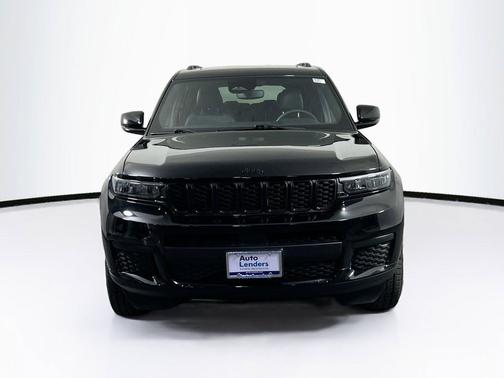 Diamond Black Crystal Pearlcoat 2023 Jeep Grand Cherokee L Altitude