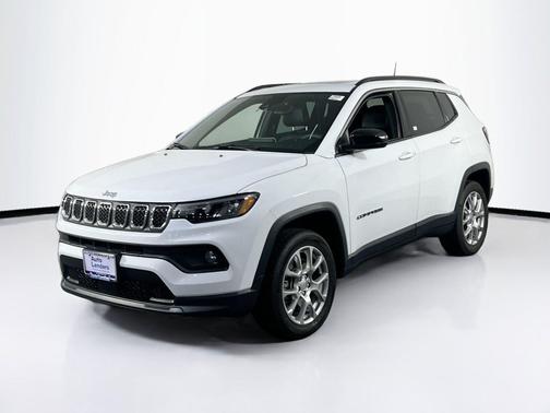 Bright White Clearcoat 2023 Jeep Compass Latitude Lux