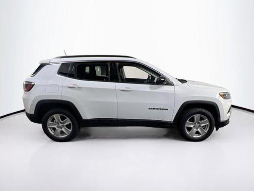 Bright White Clearcoat 2022 Jeep Compass Latitude