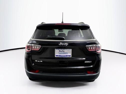 Diamond Black Crystal Pearlcoat 2022 Jeep Compass Latitude Lux