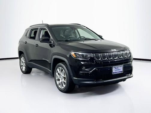 Diamond Black Crystal Pearlcoat 2022 Jeep Compass Latitude Lux