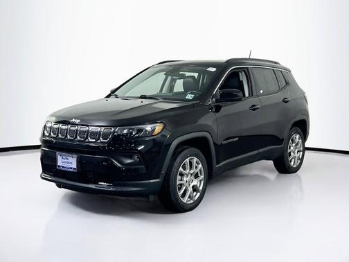 Diamond Black Crystal Pearlcoat 2022 Jeep Compass Latitude Lux