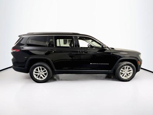 Diamond Black Crystal Pearlcoat 2023 Jeep Grand Cherokee L Laredo