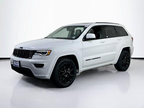 2022 Jeep Grand Cherokee Laredo