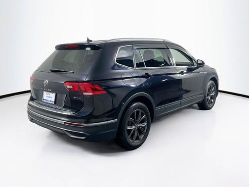 Deep Black Pearl 2023 Volkswagen Tiguan 2.0T SE 4MOTION