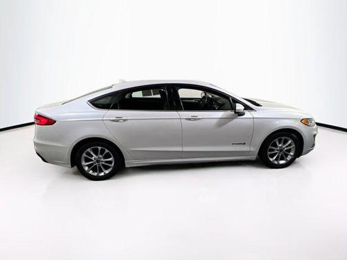White Platinum Metallic Tri-Coat 2019 Ford Fusion Hybrid SE