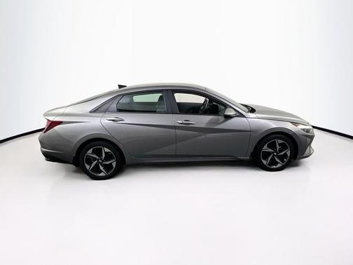 Fluid Metal 2023 Hyundai ELANTRA SEL