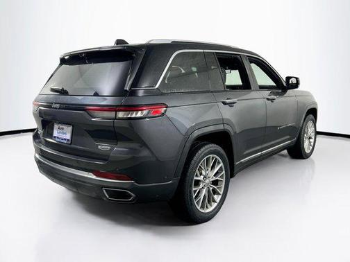 2022 Jeep Grand Cherokee Summit