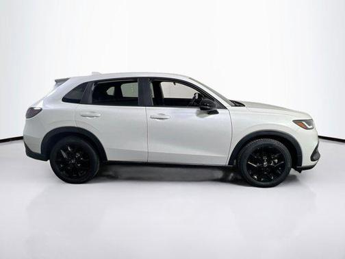Platinum White Pearl 2023 Honda HR-V AWD Sport