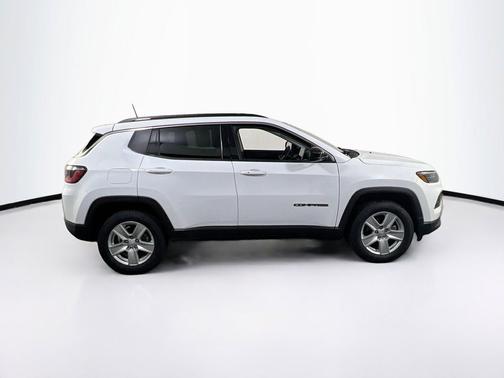 Bright White Clearcoat 2022 Jeep Compass Latitude