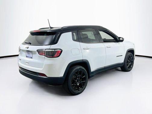 Bright White Clearcoat 2022 Jeep Compass Latitude