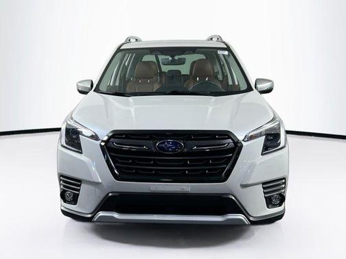 Crystal White Pearl 2022 Subaru Forester Touring