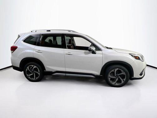 Crystal White Pearl 2022 Subaru Forester Touring