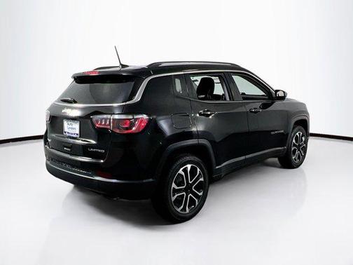 Diamond Black Crystal Pearlcoat 2022 Jeep Compass Limited