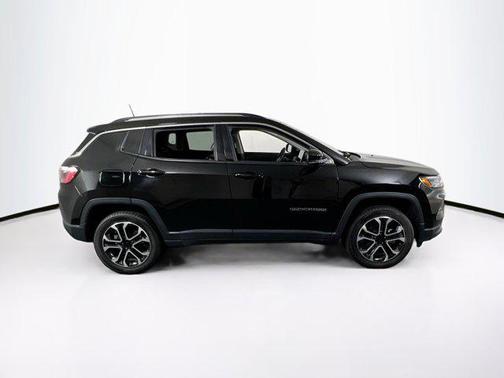 Diamond Black Crystal Pearlcoat 2022 Jeep Compass Limited