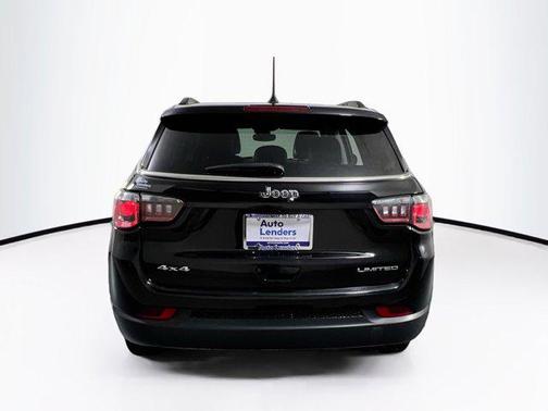 Diamond Black Crystal Pearlcoat 2022 Jeep Compass Limited