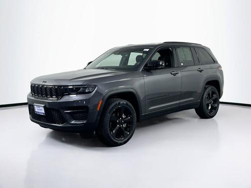 Baltic Gray Metallic Clearcoat 2023 Jeep Grand Cherokee Altitude