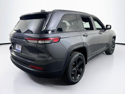 Baltic Gray Metallic Clearcoat 2023 Jeep Grand Cherokee Altitude