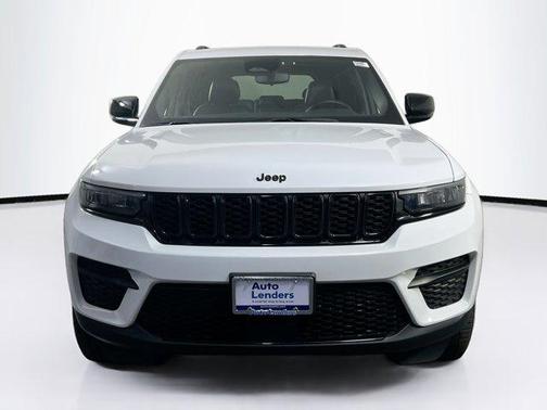 Bright White Clearcoat 2023 Jeep Grand Cherokee Altitude
