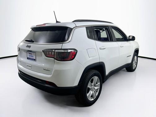Bright White Clearcoat 2022 Jeep Compass Latitude