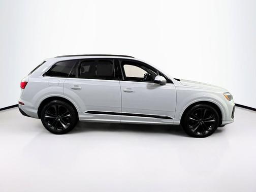 Glacier White Metallic 2025 Audi Q7 55 Prestige