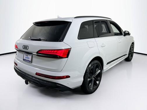 Glacier White Metallic 2025 Audi Q7 55 Prestige